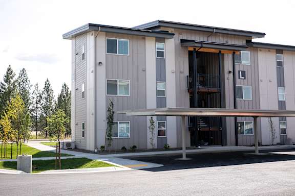 Front View Of Building at River Landing at Mirabeau, Washington