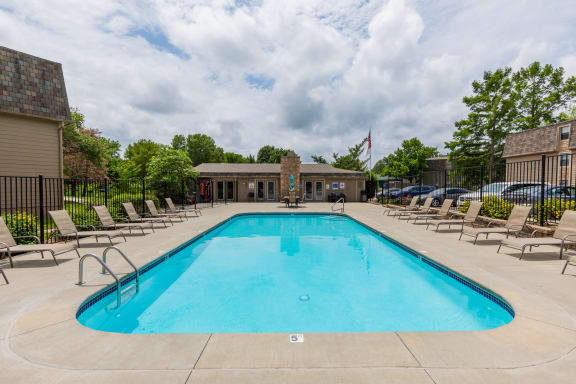 Swimming Pool at Bristol Pointe Apartments, Kansas