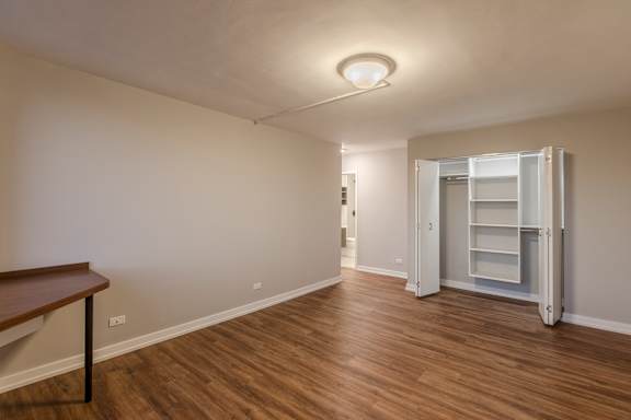 Park Michigan Renovated Unit - Bedroom