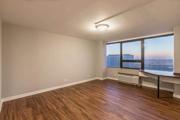 Park Michigan Renovated Unit - Bedroom