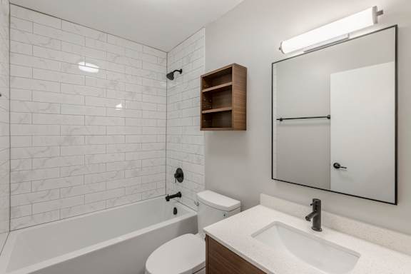 Park Michigan Renovated Unit - Bathroom