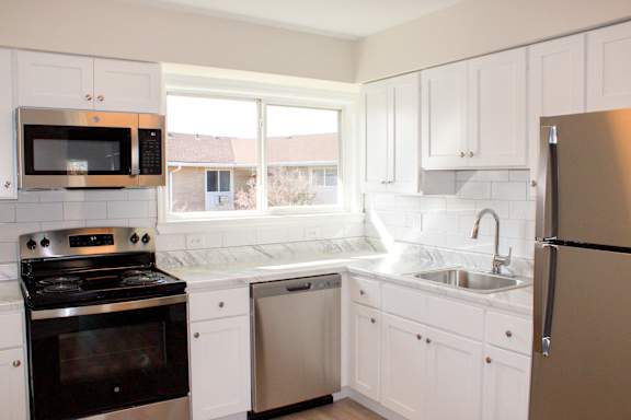 best garden style one bedroom and two bedroom rental apartments for rent at edgewater east/west apartments in long branch, nj near the jersey shore beach on the water