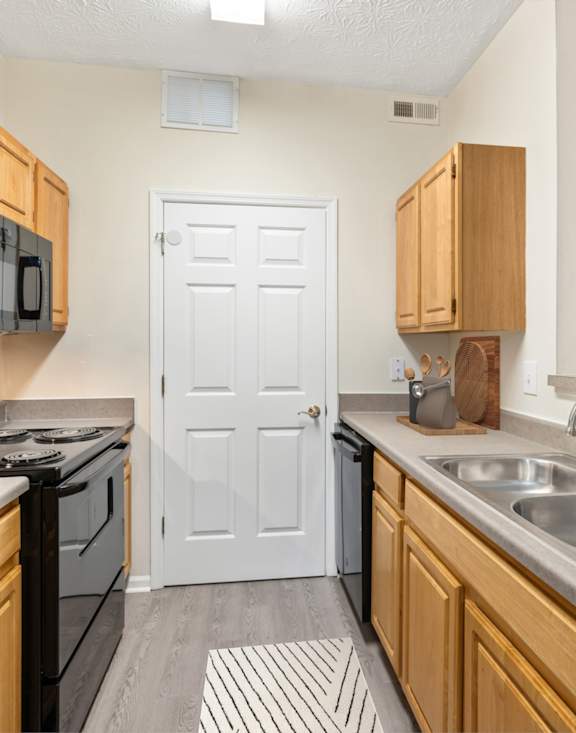 Modern Kitchen at The Cove Apartments, Columbus, OH 43110
