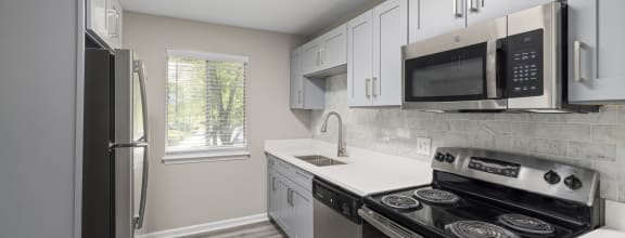 the preserve at ballantyne commons apartment kitchen with stainless steel appliances