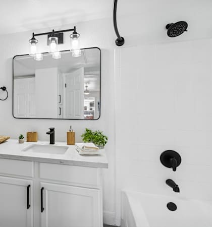 Full Bathroom at Arcadia Cove Homes Apartments, Phoenix, 85008
