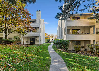 Property Exterior View with Walkway at Peaks on Pines, Spokane Valley