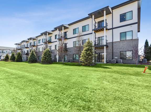 RiverPointe Apartments in South Sioux City, NE Exterior