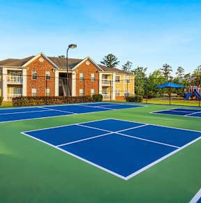 exterior view at the regency woods apartments in pascagoula, ms