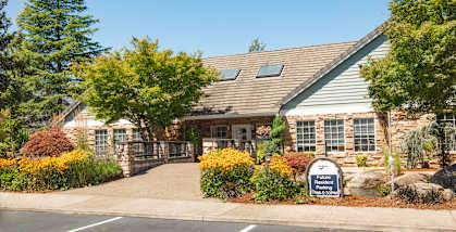 Clackamas Trails clubhouse exterior and entryway 