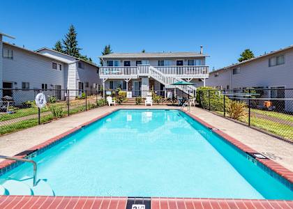 the pool at the whispering winds apartments in pearland, tx