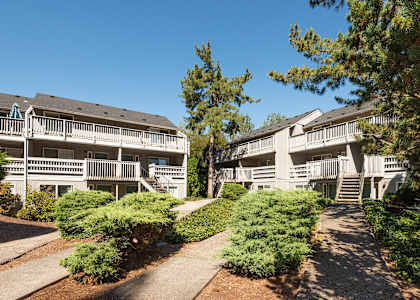 exterior view at the whispering winds apartments in pearland, tx