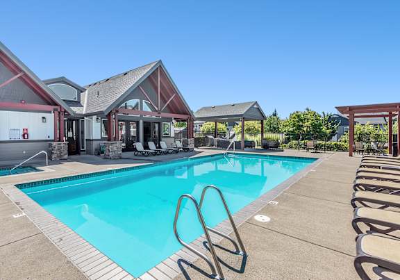 Outdoor pool at The Landing in Oregon City, OR