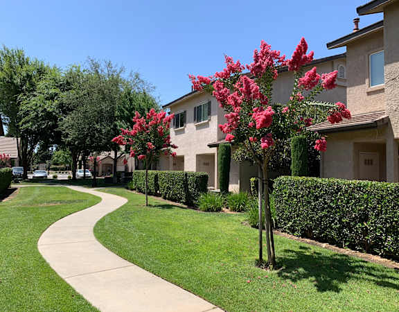Nees Park Villas Walkway