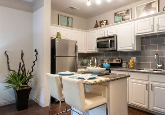 This is a photo of the kitchen in the 826 square foot 1 bedroom , 1 bath apartment at The Brownstones Townhome Apartments in Dallas, TX.