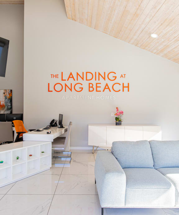 the landing at long beach living room and office