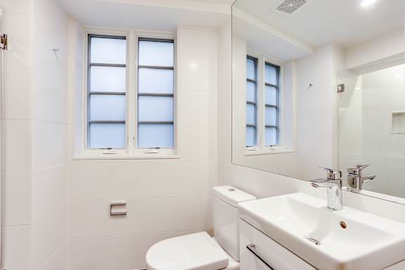 luxury 1 bedroom apartment in adams morgan with modern bathroom newly renovated