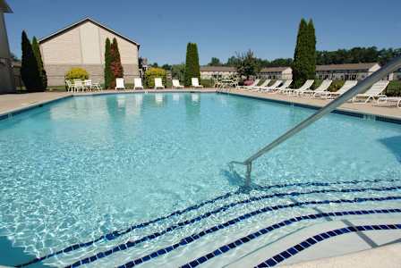 the swimming pool at the resort at governors crossing
