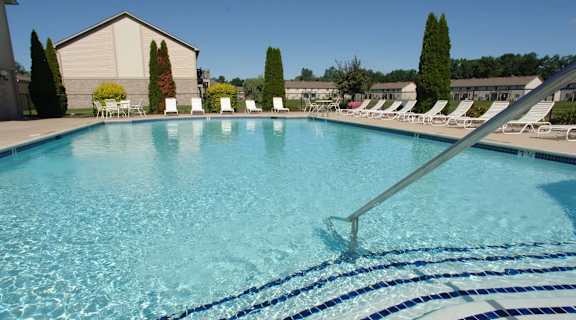 the swimming pool at the resort at governors crossing