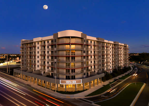 Exterior at Vista Sur Luxury Apartments near Princeton, FL