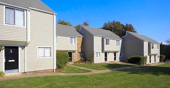 Green Outdoor Spaces at Ridgewood Apartments, Greensboro
