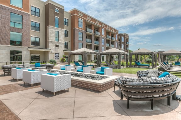 Outdoor Lounge at The Royale at CityPlace, Kansas