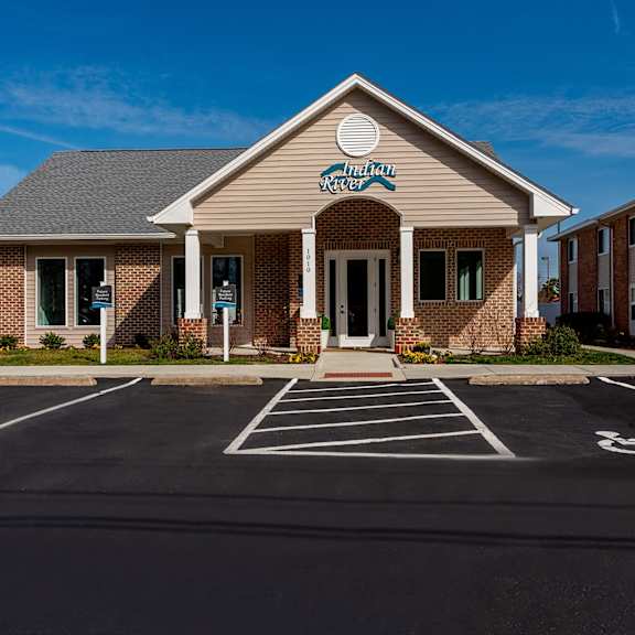 A building with a parking lot in front of it.