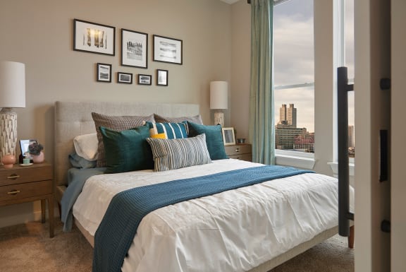 a bedroom with a bed and a window at Link Apartments® Canvas, Atlanta, GA, 30312