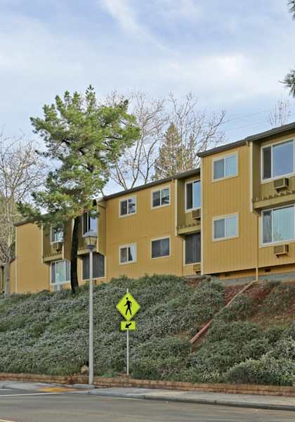 the building where the motel is located