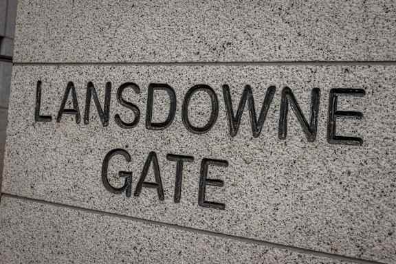 a sign on the side of a building that reads lansdowne gate