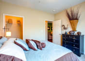 Thumbnail 27 of 44 - Bedroom