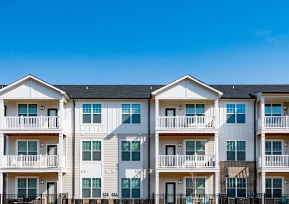 Exterior With Balcony View at City Place at Germantown Apartments, Memphis, 38125