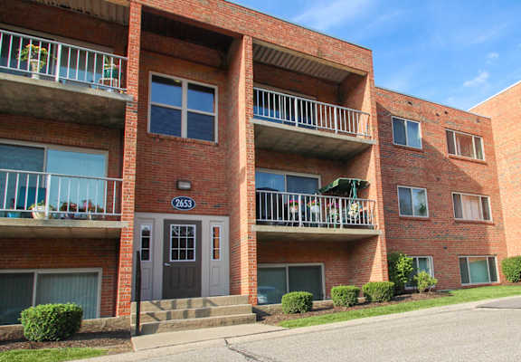 Apartment Exterior View at Aspen Village, Cincinnati, OH
