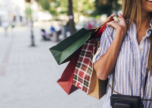 Women is shopping at Lakeside Estates MHC, Iowa