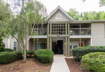 Lush Green Courtyard Wit Walking Paths at Clarion Crossing Apartments, PRG Real Estate Management, North Carolina