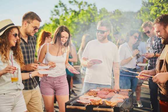 Outdoor Family Dining at Vista Verde Estates Apartments, Oklahoma