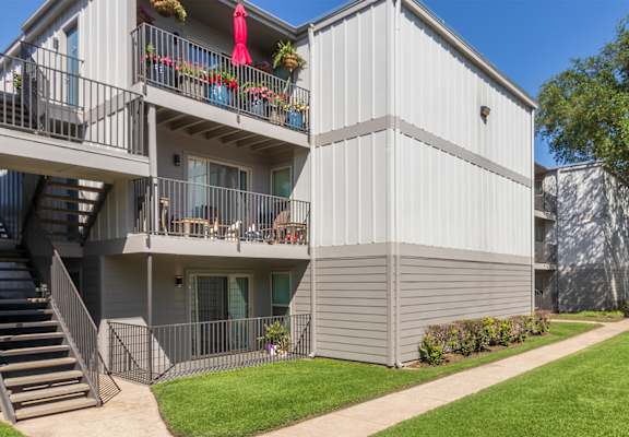 our apartments offer a spacious yard and balconies for residents to enjoy  at The Biltmore, Dallas, Texas