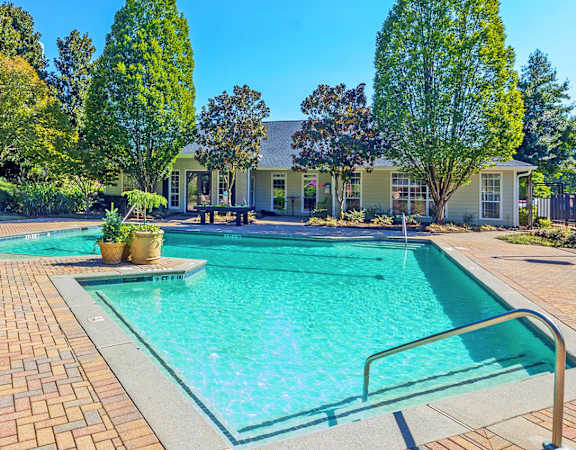 Evergreen Lenox Park - Resort-style pool