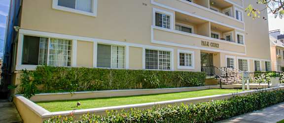 Apartment Building in Beverly Hills