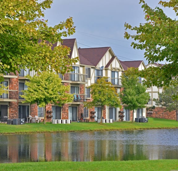 Exterior View at Stone Ridge Apartments in Wixom, MI 48393