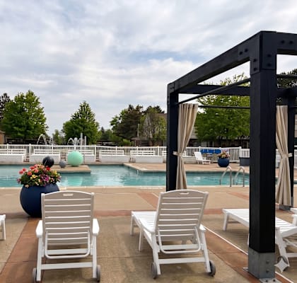 Poolside Area at Parkview Ridge Apartments and Townhomes, Shelby Township, 48317