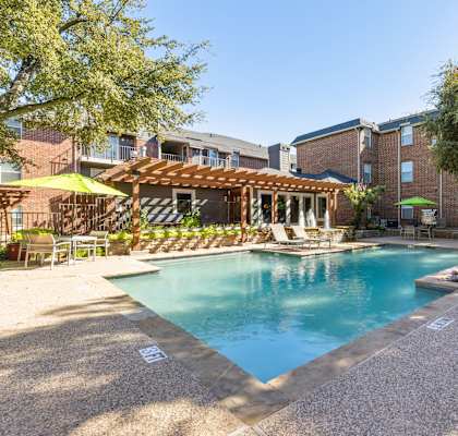 the preserve at ballantyne commons pool and resort style amenities at the enclave apartments
