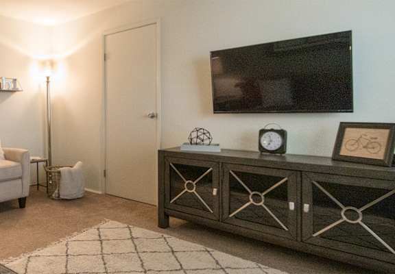 This is a photo of the living room of the 1 bedroom, 631 square foot model apartment at Lake of the Woods Apartments in Cincinnati, OH.