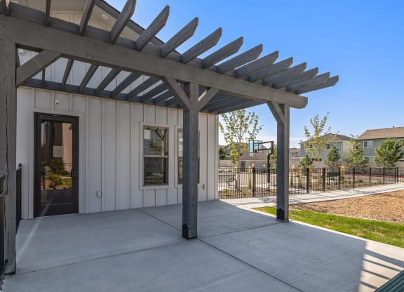 the patio at the whispering winds apartments in pearland, tx