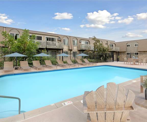 Resort style large pool at Cedarvale Highlands Apartments, Eagan