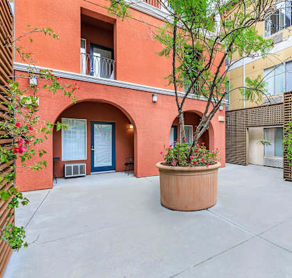 A Courtyard With a Planter In The Middle at Atrium Garden Apartment Homes, LLC, San Jose, California
