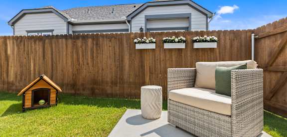 Pet-Friendly Private Backyard at Avilla Lakeridge, Arlington, TX 76002