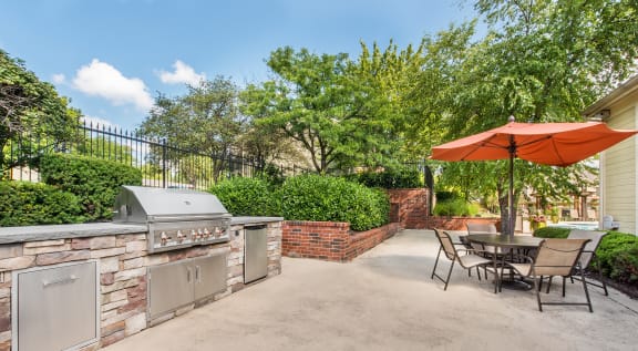 the preserve at ballantyne commons outdoor kitchen and patio at Highland Ridge Apartments, Overland Park , KS 66210
