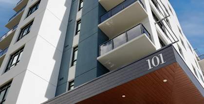 the building where the 101 apartment is located