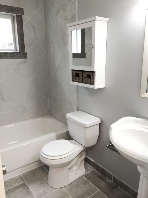 Eastlake Terrace 1 Bedroom Bathroom