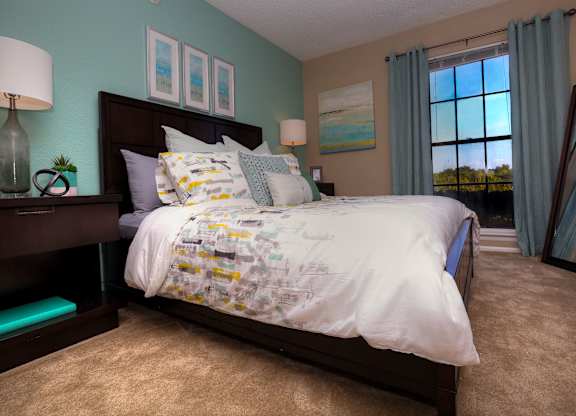 Floor to ceiling windows show off magnificent views and bring in natural light.